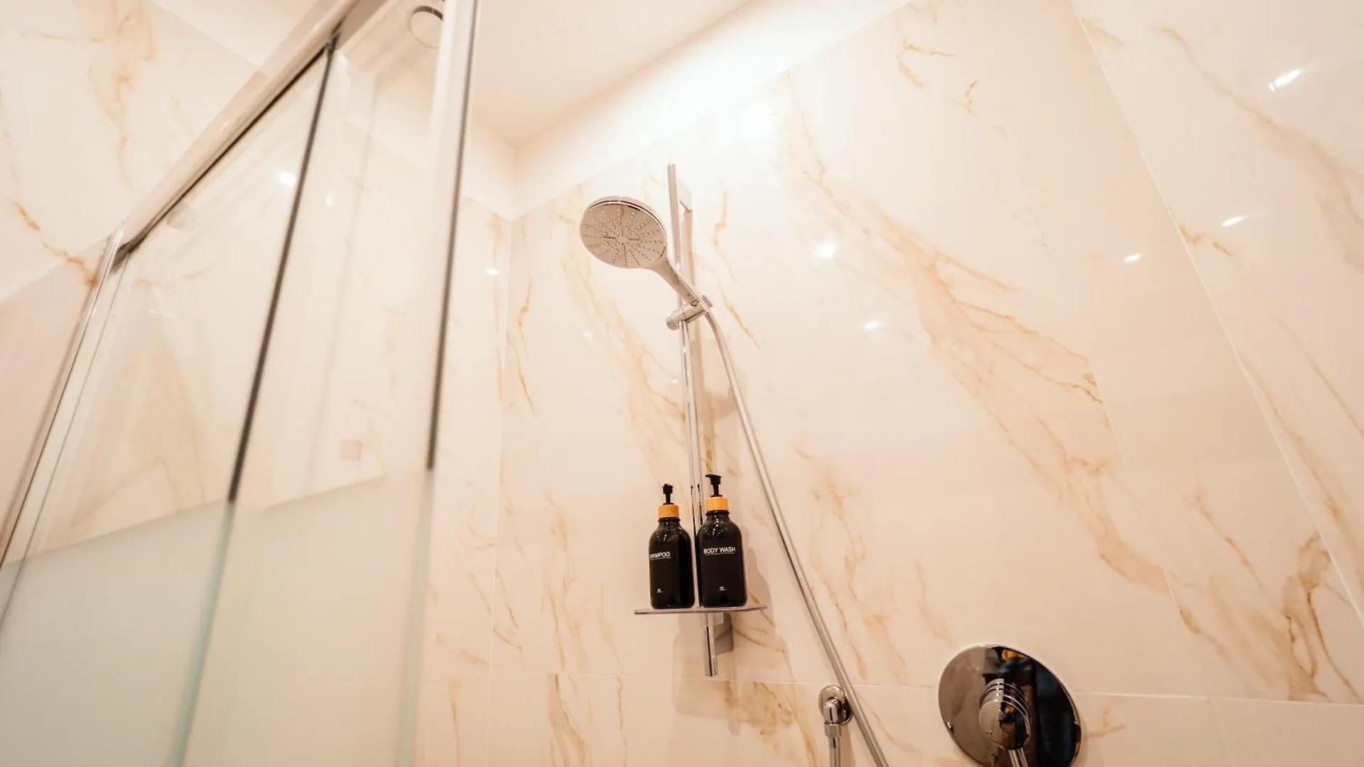 Angelina'S Suite&Spa Con Parcheggio Privato Como Italy