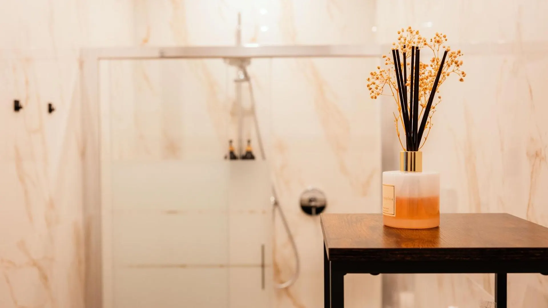Angelina'S Suite&Spa Con Parcheggio Privato Como Apartment